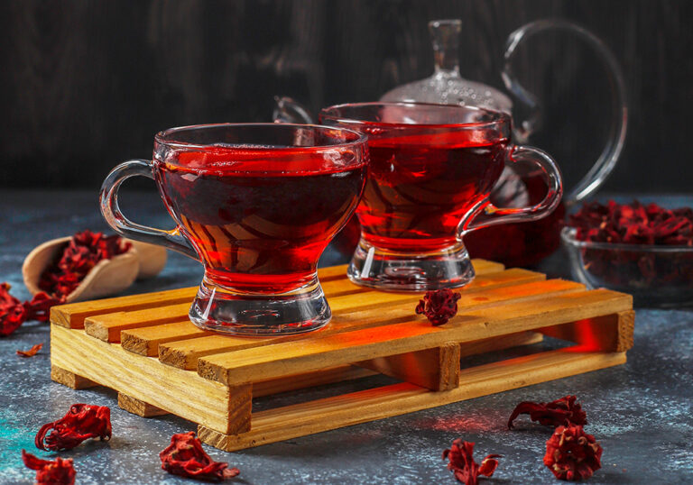 شرکت واردات و پخش مواد غذایی لیره - برداشت چای ترش